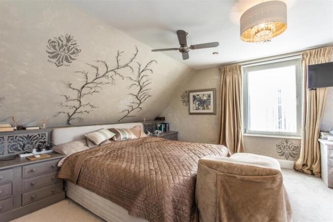 33 London Road87.jpg