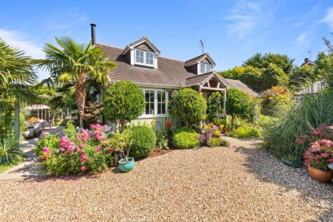 Swallowfield Close, Mannings Heath, RH13