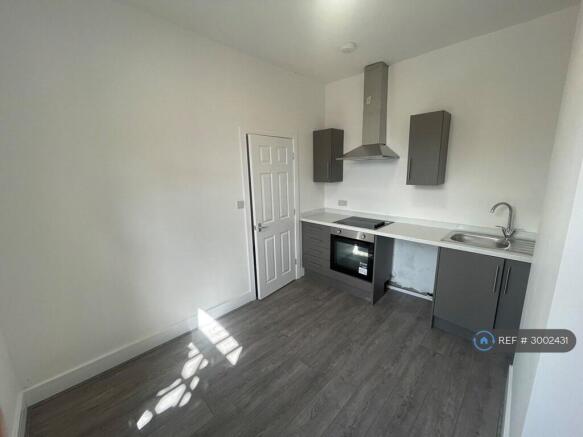 2 bed Flat to rent Image 3