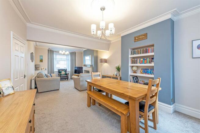Lounge/Dining Room