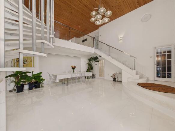 4 bed Detached for sale Image 6