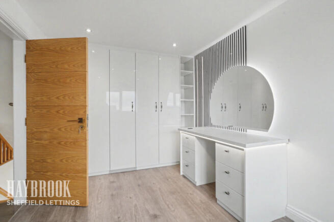 5 bed Detached to rent Image 9