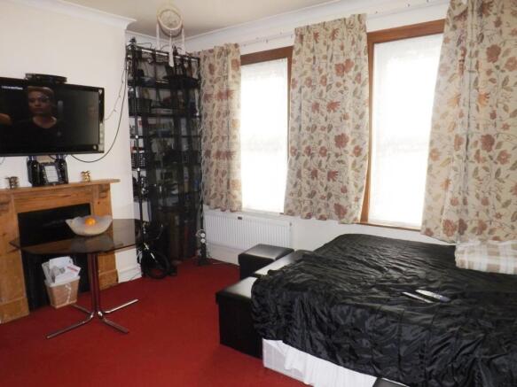 6 Tilehurst Road (52