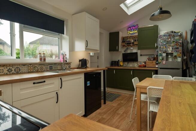 4 bed Semi-Detached for sale Image 10