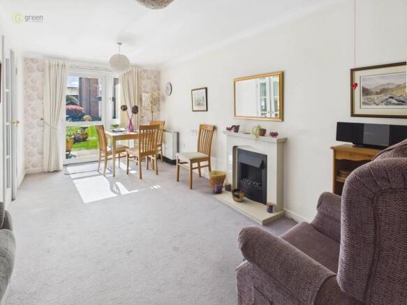 7d915d7a44334cb2b1c1867f2fe9579c100cam04425g0pr0380still011