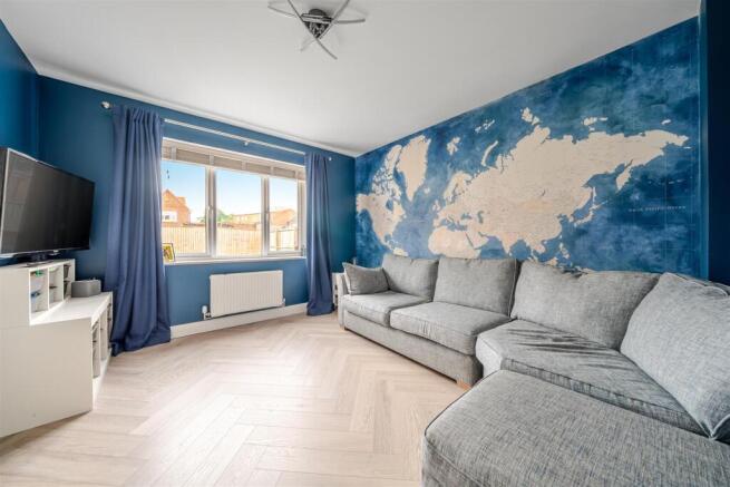 4 bed Detached for sale Image 4