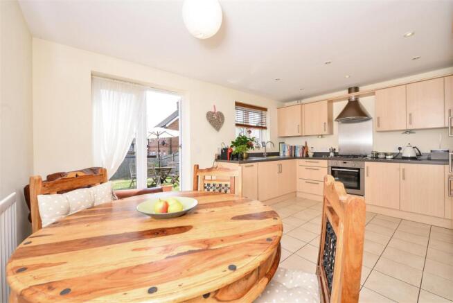 kitchen 2.jpg
