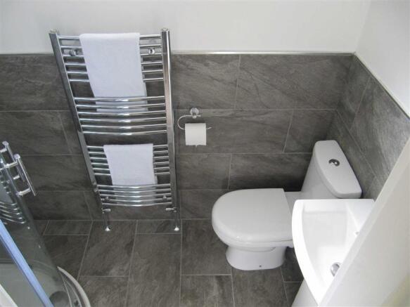 CLOAK/SHOWER ROOM