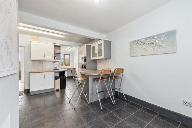 Kitchen - breakfast bar.jpg