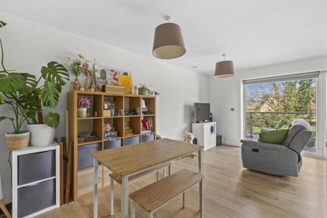 5 College Court, Easton Street, HP11 1WP-6.jpg