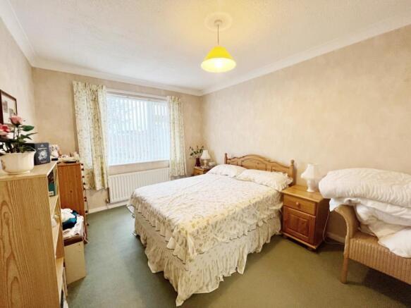 Bedroom 1 pic 1.jpg