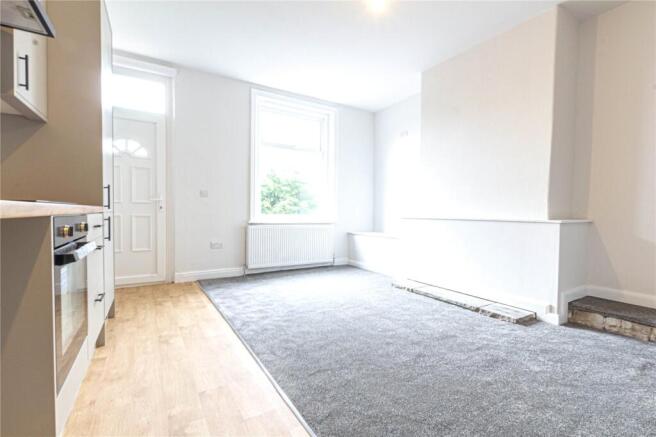 2 bed Terraced to rent Image 5