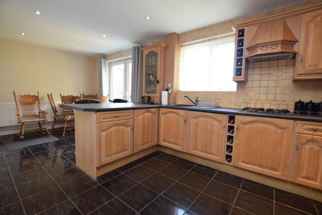 3 bed Semi-Detached for sale Image 2