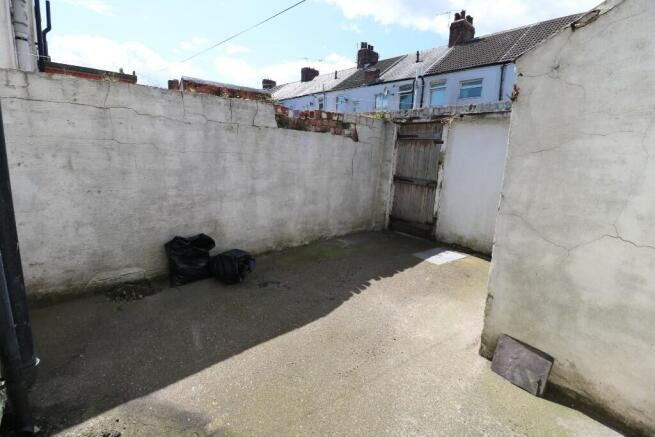 2 bed Terraced to rent Image 12