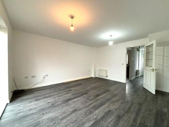 3 bed House to rent Image 4