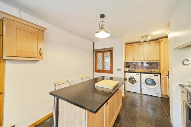 4 bed Semi-Detached for sale Image 6