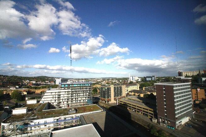 2 bed Apartment to rent Image 8
