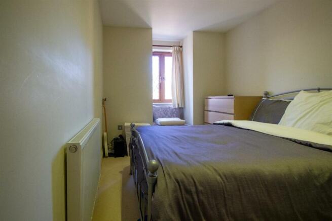 Hickmans Court 8 -Bedroom.jpg
