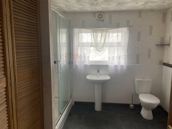 SHOWER/BATHROOM ROOM