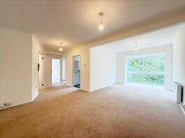 Flat 6, 124 Westwood Lodge, Rayleigh Road, Thundersley, Benfleet SS7 3YS