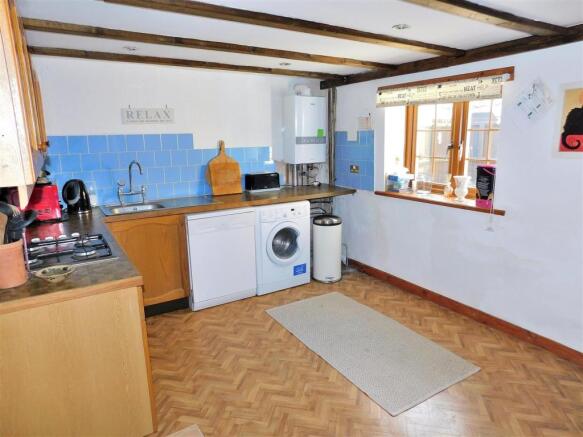 KITCHEN 1.JPG