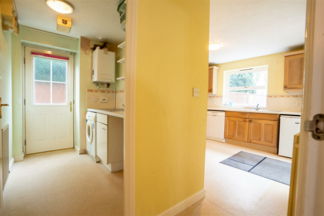 4 bed Detached for sale Image 11