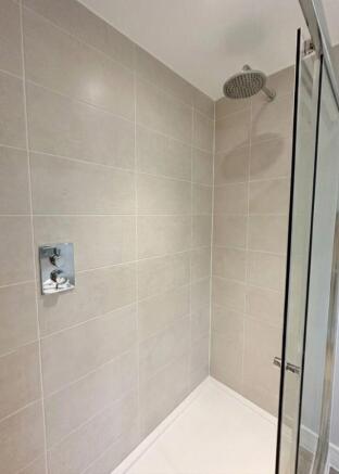 4 bed Detached for sale Image 5