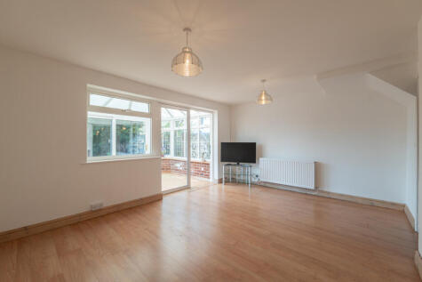 Cedar Road, Barton-under-Needwood, DE13
