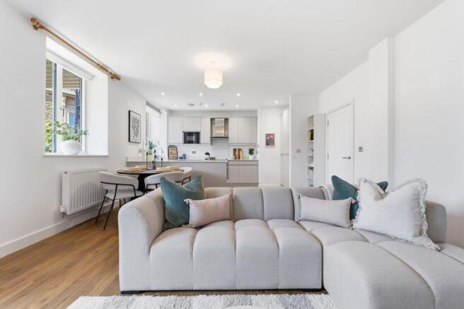 2 bed Flat for sale Image 6