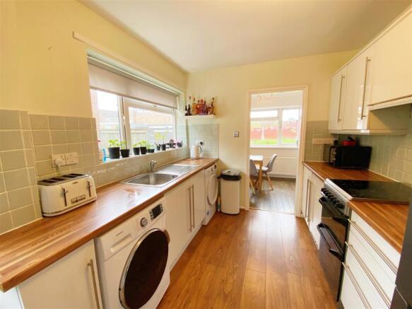 Kitchen 2.jpg
