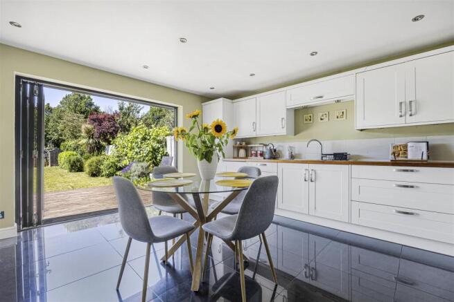 Kitchen & Dining