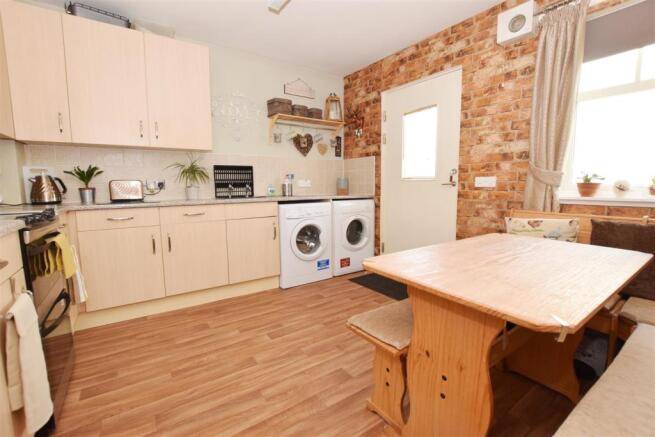 Kitchen 1.JPG