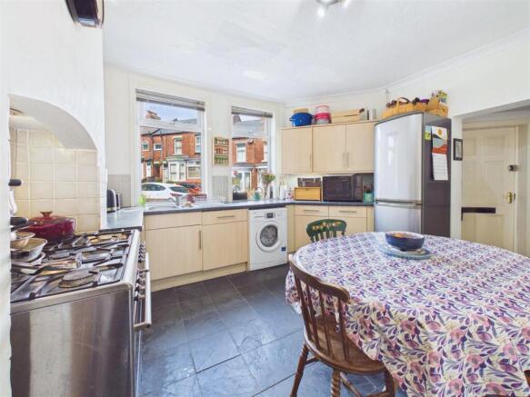 3 bed Terraced for sale Image 5