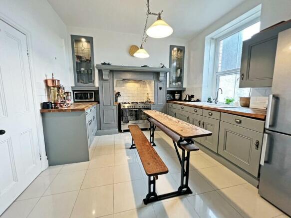KITCHEN1.jpg