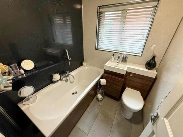 GROUND FLOOR BATHROOM
