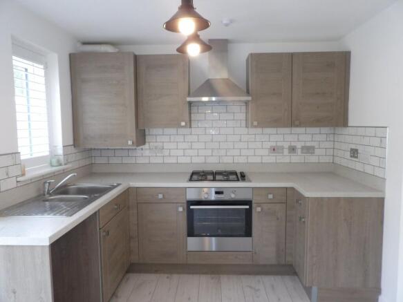 3 bed Semi-Detached to rent Image 5