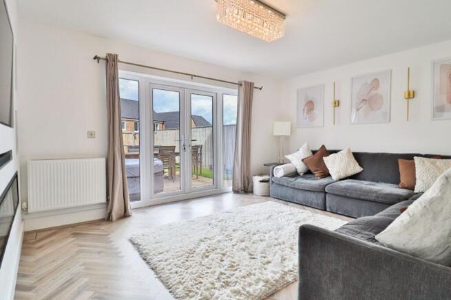 5 bed Detached for sale Image 4