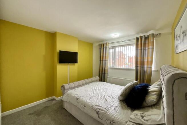 4 bed Semi-Detached for sale Image 11