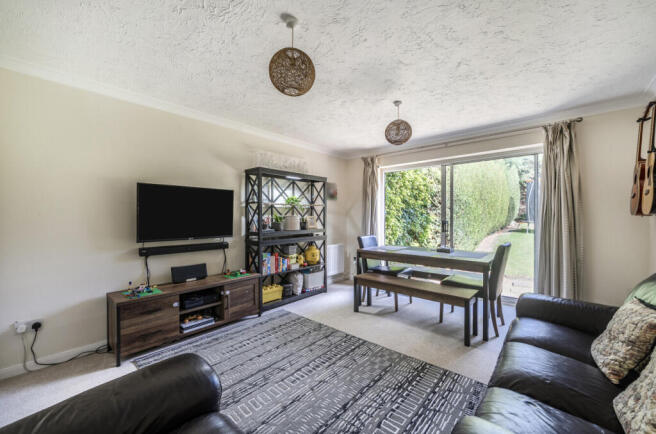 1347991-5-68bed54...