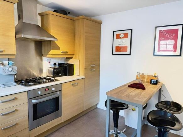 3 bed Terraced to rent Image 6