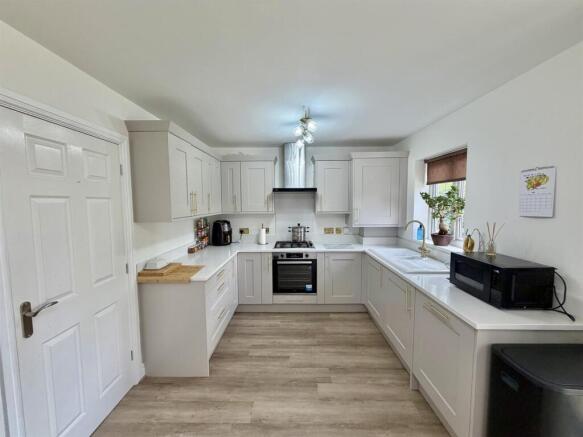 4 bed Semi-Detached for sale Image 9