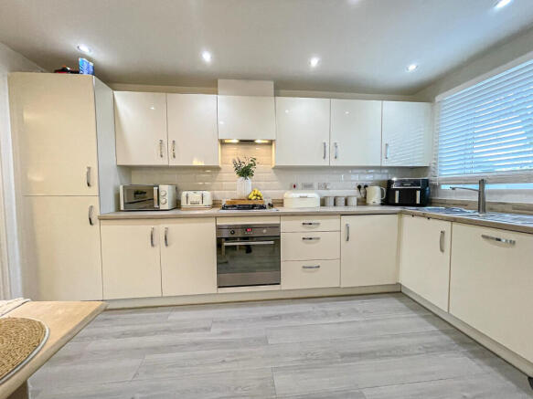213 Belmont Rd - Kitchen