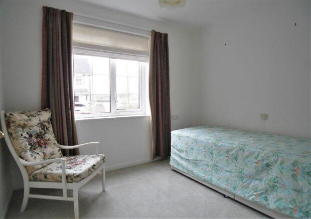 Bedroom 2/Study
