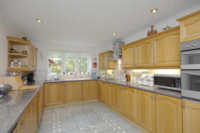 KITCHEN /