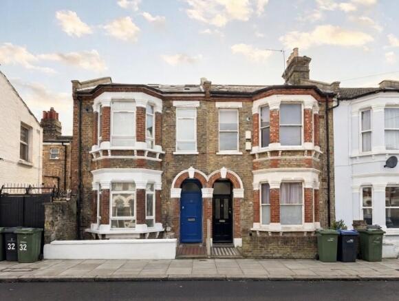 Spacious Four Double Bedroom Duplex Flat in Claph