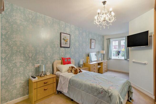 Double Bedroom: