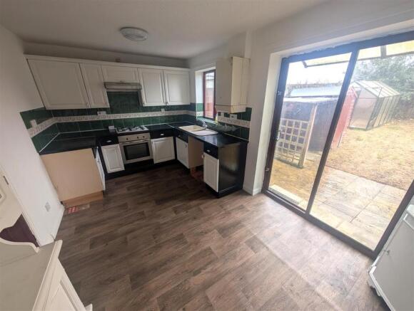 3 bed Semi-Detached to rent Image 3