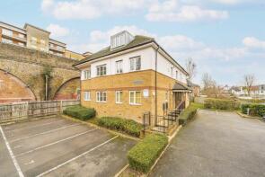 Flat 11, 100a Churchill Court, Roxeth Green Avenue, Harrow HA2 8BA