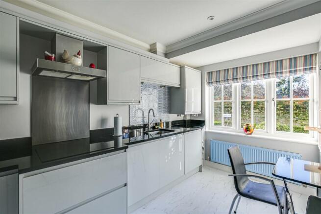 9 Kitchen.jpg