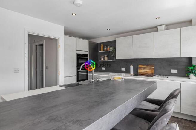 4 bed Semi-Detached for sale Image 12